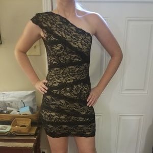 Gorgeous lace Bebe dress size small